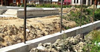 Фундамент под забор заказать в Мончегорске - заливка фундамента для забора | от 1574 за п.м.